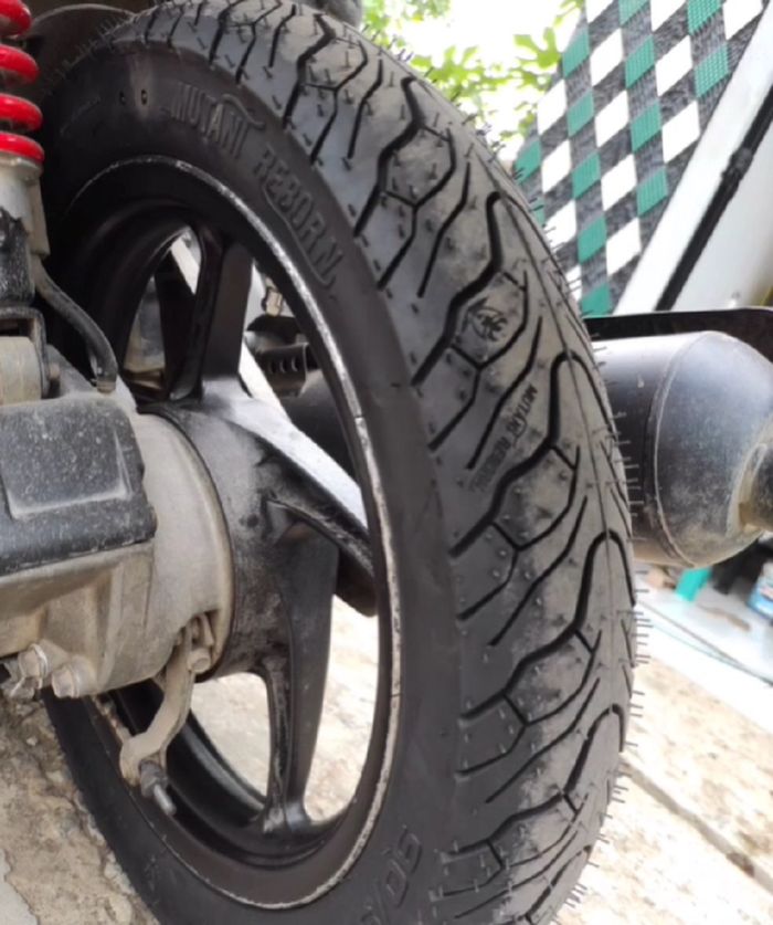 Ban Mahogra Tire untuk motor matic tersedia untuk ukuran 80/90-14 dan 90/90-14