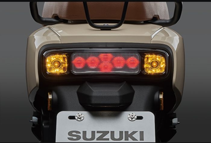 Bagian buritan Suzuki SUI 125 didesain boxy yang terinspirasi dari Kei Car Jepang.