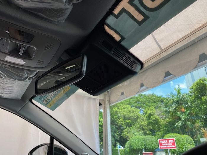 Agar kaca bening kembali dan pandangan lebih jelas jamur kaca mobil bisa dihilangkan.