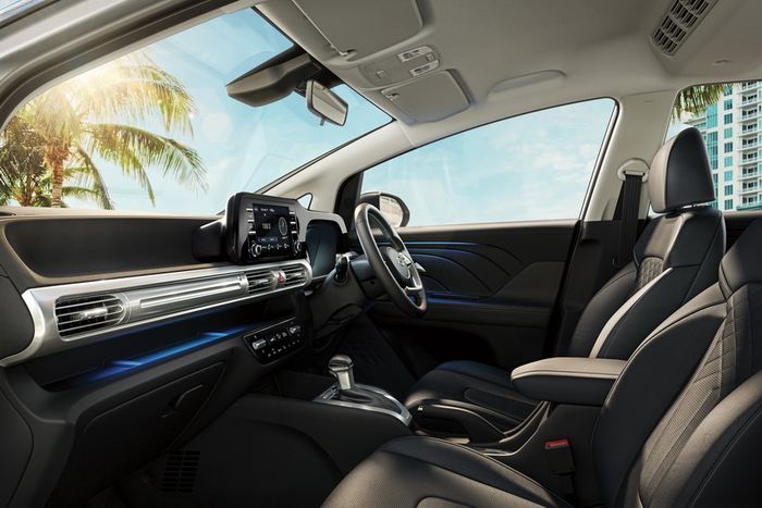 Namun terdapat perbedaan di interior di mana Stargazer spek Thailand dapat panel dasbor yang berbeda.