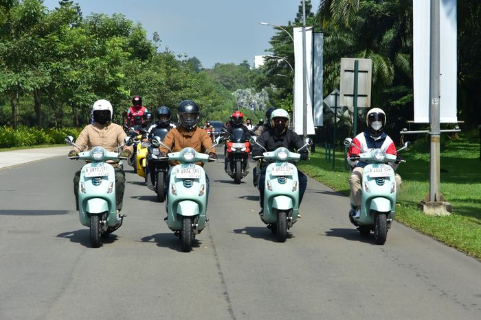 Test ride Vespa batik bersama rekan media