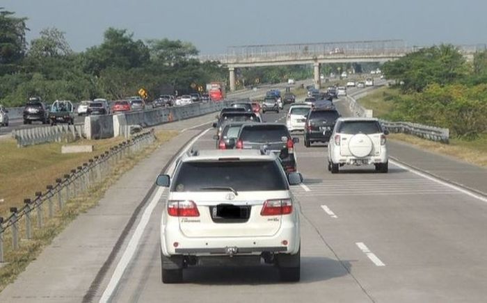 Jalur mudik 2023 Tol Trans Jawa bakal dilintasi jutaan pemudik, ruas Tol Cipali diprediksi jadi titik kemacetan terpadat.