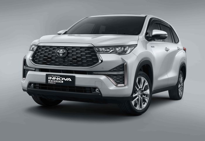 All New Kijang Innova Zenix Hybrid dinobatkan sebagai Car of The Year versi Tabloid OTOMOTIF