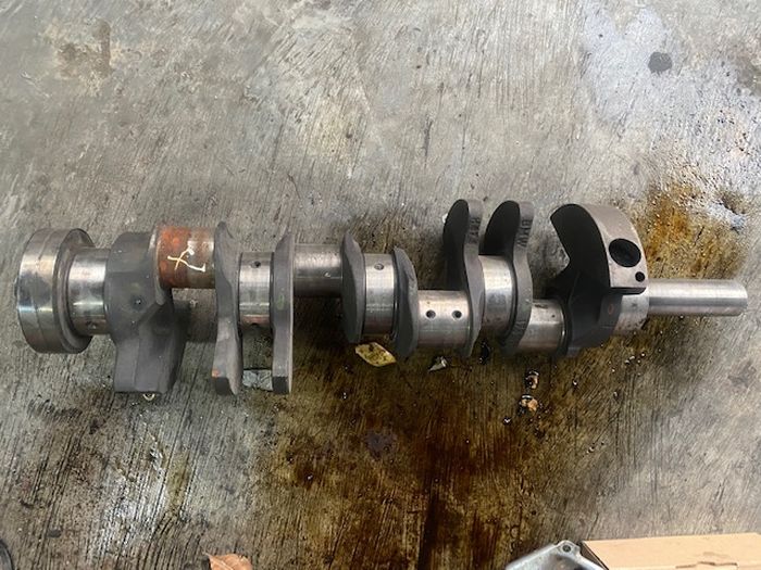 Kruk as mesin mobil bisa rusak akibat kompresi mesin bocor