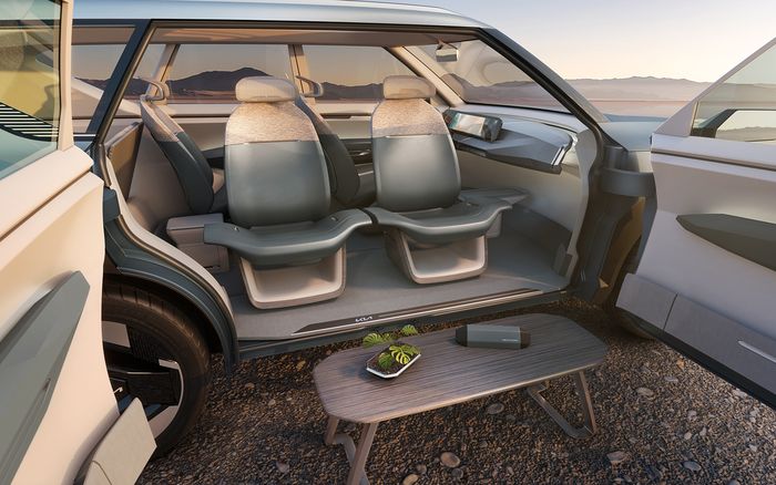 Interior Kia EV5 dilengkapi swivel seats seperti EV9.