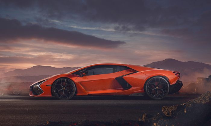 Lamborghini Revuelto,