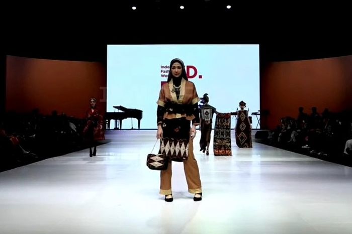 Produk Taska Fancy hasil kolaborasi Sievasco dengan brand fashion lokal ELEMWE di Indonesia Fashion Week 2023 pada Februari lalu.
