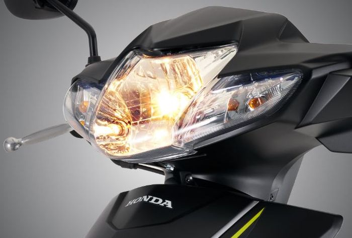 Bentuk batok dan headlamp Honda Blade 2023 sangat mirip Absolute Revo.