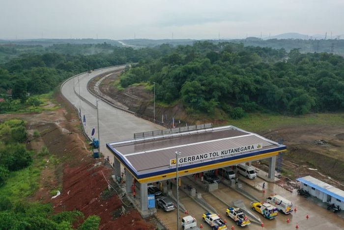 Gerbang tol Kutanegara di ruas Kutanegara-Sadang bagian tol Jakarta-Cikampek II Selatan