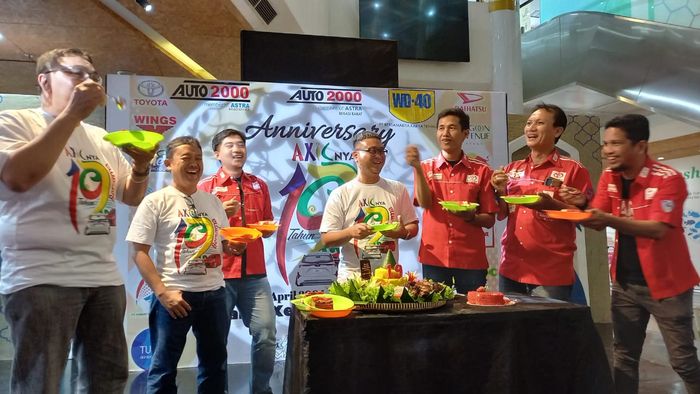 Komunitas AvanzaXenia Indonesia Club (AXIC) melaksanakan ulang tahun ke-19 di Lagoon Avenue Mall Bekasi,