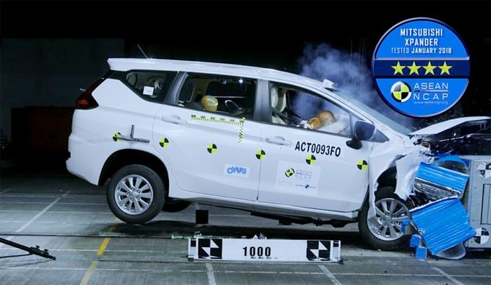 Uji tabrak pada New Xpander