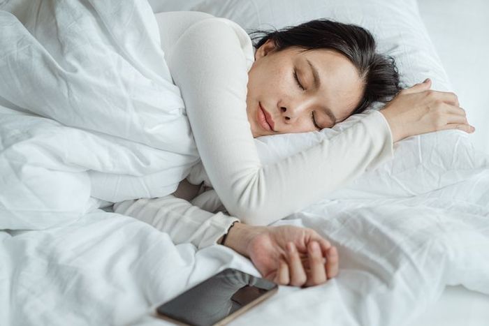 Ilustrasi tidur nyenyak yang cukup untuk jaga kebugaran dan stamina tubuh