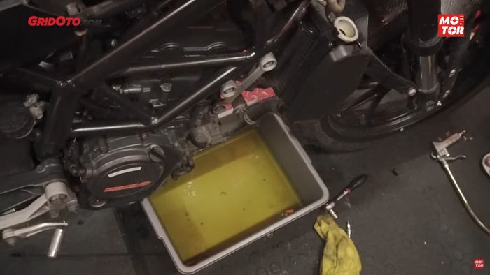 Air AC hanya disarankan dipakai untuk kuras radiator atau campuran super coolant