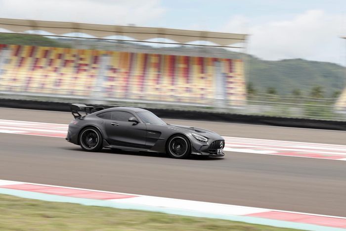 Mercedes-AMG GT R di Mandalika Private Track Day