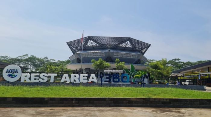 Rest Area KM 360B Jalan Tol Semarang-Batang mengusung konsep Go Green dan memiliki fasilitas lengkap.