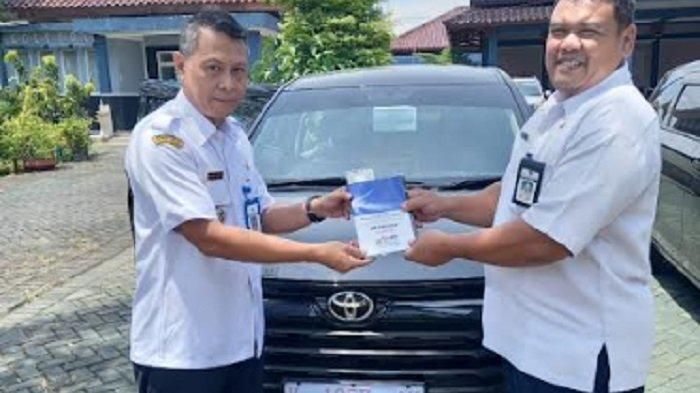 Mobil dinas baru Camat Blora