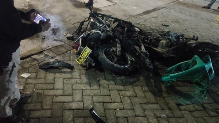Dua motor patroli Polisi yang dibakar orang tak dikenal di kota Makassar