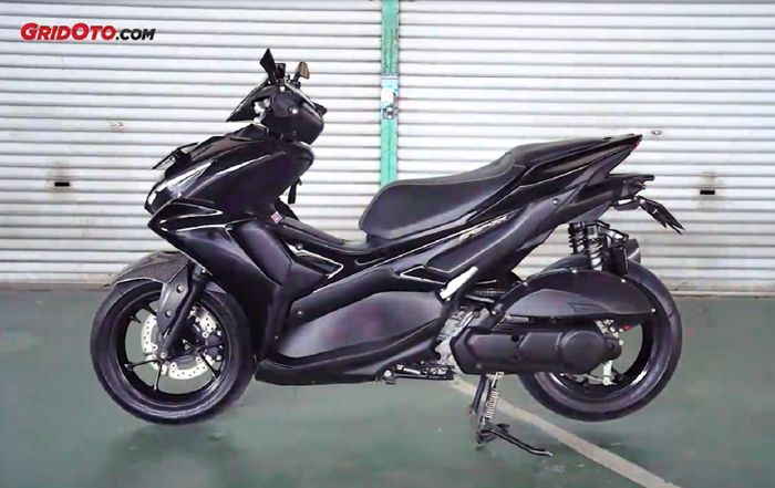 Tampilkan motor secara utuh dari berbagai sisi