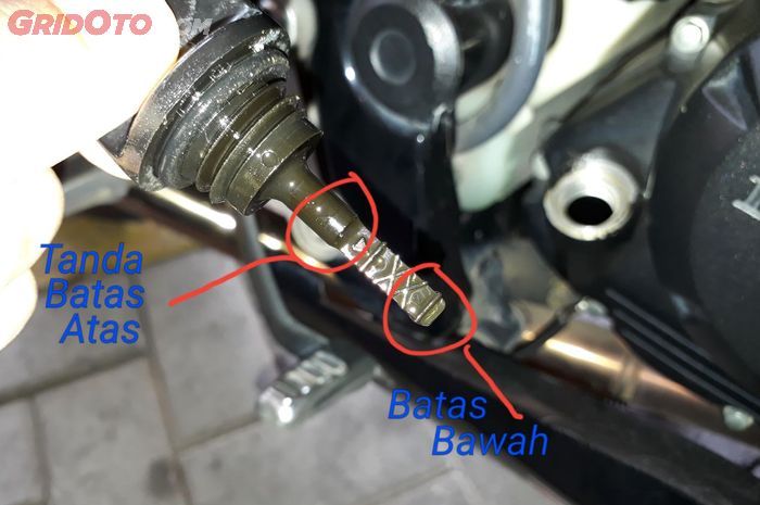 Volume oli mesin motor berkurang banyak adalah hal yang terjadi ketika telat mengganti oli mesin 