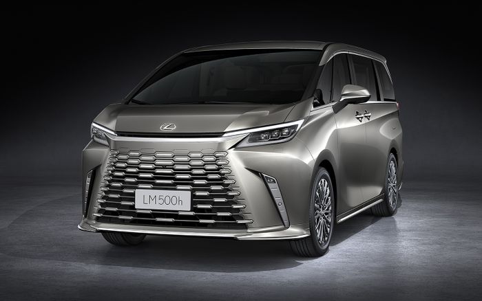 Lexus LM generasi terbaru.