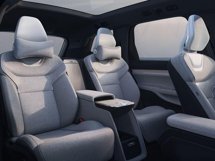 Interior Volvo EX90 Excellence menyuguhkan kemewahan untuk penumpang belakang.
