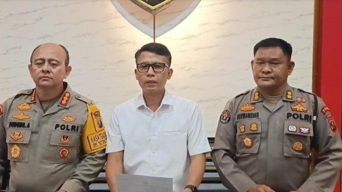 Dirreskrimum Polda Sumut, Kombes Pol Sumaryono (tengah)