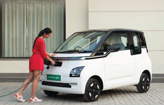 Soal pengecasan, baterai Comet EV bisa terisi penuh dalam waktu 7 jam.