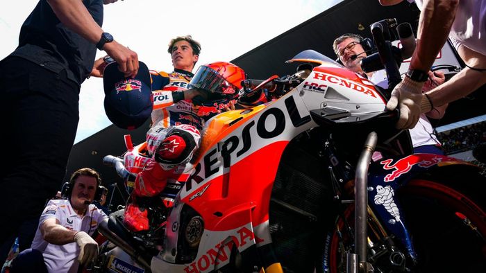Marc Marquez semakin tidak senang dengan motor MotoGP Honda yang tidak kompetitif, tapi bisakah ia keluar dari tim pabrikan berlambang 'Sayap Mengepak' itu pada MotoGP 2024?
