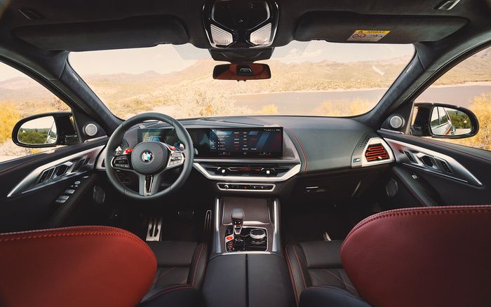 Interior BMW XM Label Red.
