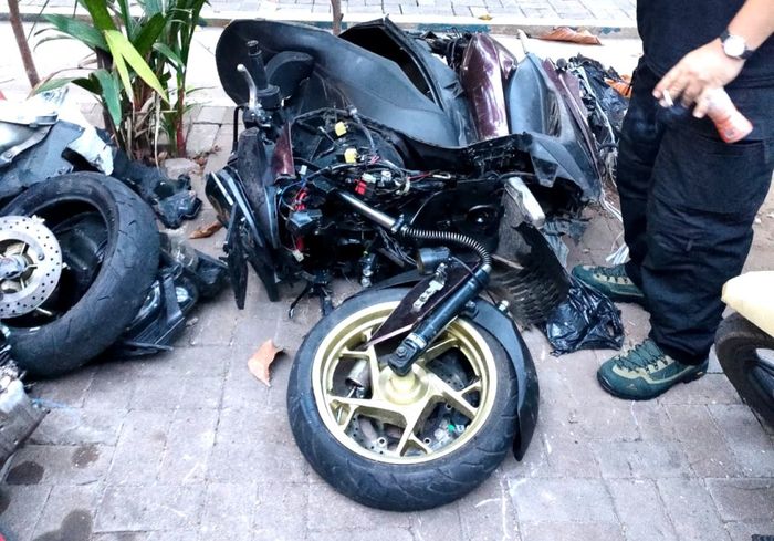 Kondisi motor yang ditabrak Mercy sampai ringsek