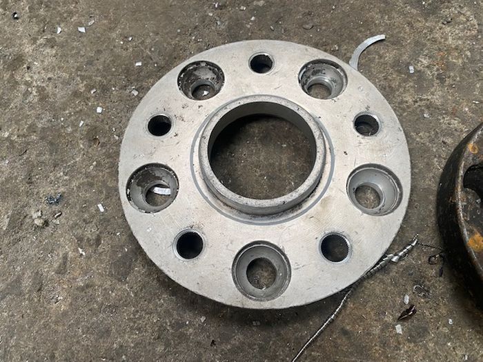 Adaptor pelek mobil bahan aluminium punya bobot lebih ringan