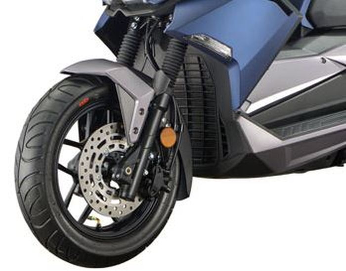 pengereman depan-belakang sudah pakai cakram dengan sistem CBS.