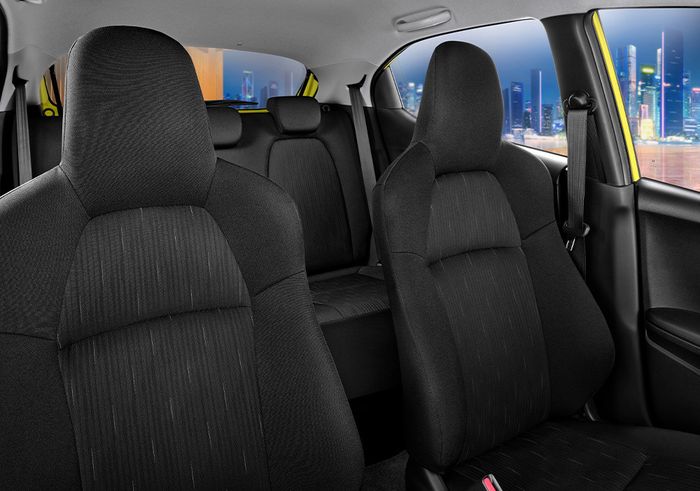 Interior Brio Satya kini memakai warna hitam.