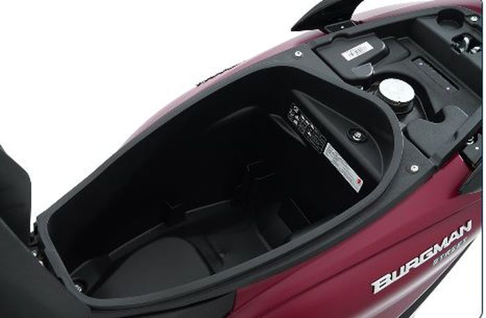 Kapasitas bagasinya mencapai 21 liter.