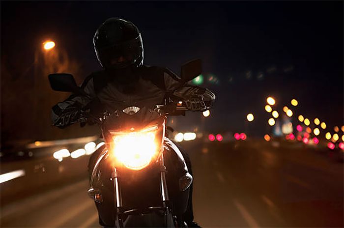 Lampu motor di Indonesia wajib tetap menyala sepanjang hari