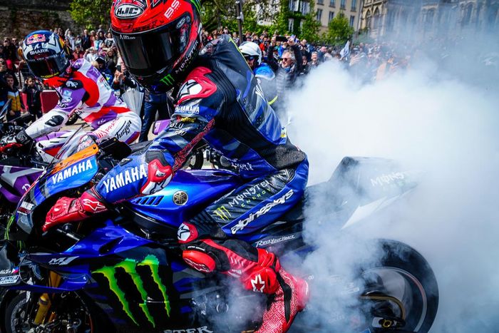 Fabio Quartararo dan Johann Zarco pimpin parade jelang GP ke-1000 di MotoGP Prancis 2023