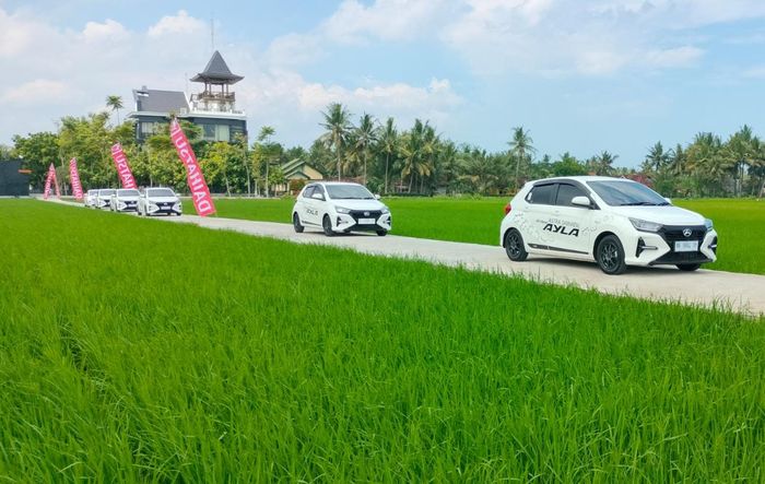 All New Daihatsu Ayla diajak berkeliling daerah Yogyakarta uji kenyamanan suspensi.