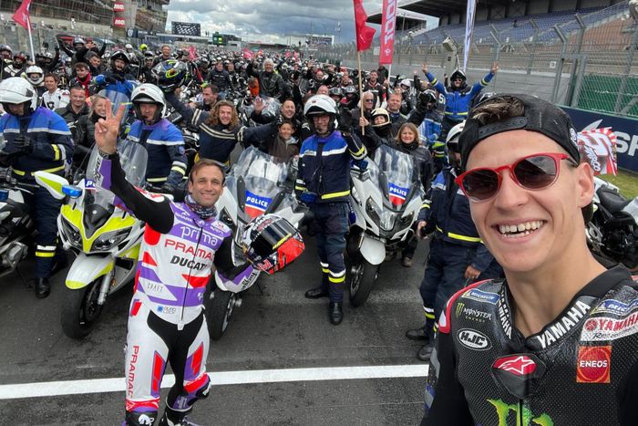Fabio Quartararo dan Johann Zarco pimpin parade jelang GP ke-1000 di MotoGP Prancis 2023