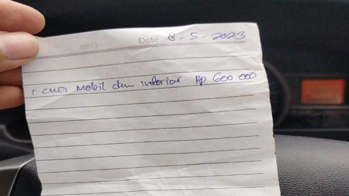 Struk cuci mobil seharga Rp 600 ribu ditulis tangan