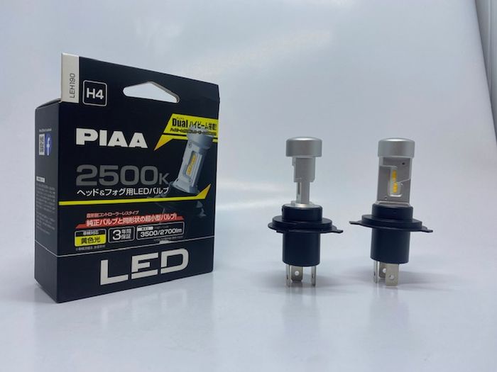 Ukuran soket bohlam LED PIAA persis dengan soket bohlam halogen biasa, namun dengan tambahan pendingin.