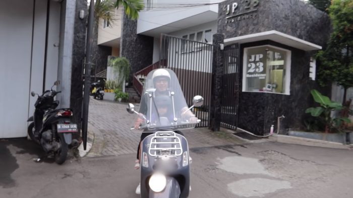 Vespa GTV 250ie milik Desta
