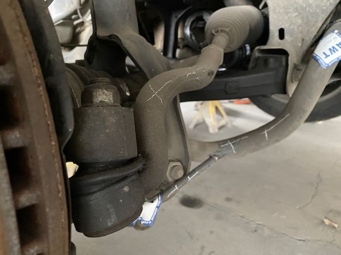 ILUSTRASI. Suspensi mobil bisa direkondisi jika harga suku cadangnya terlalu mahal