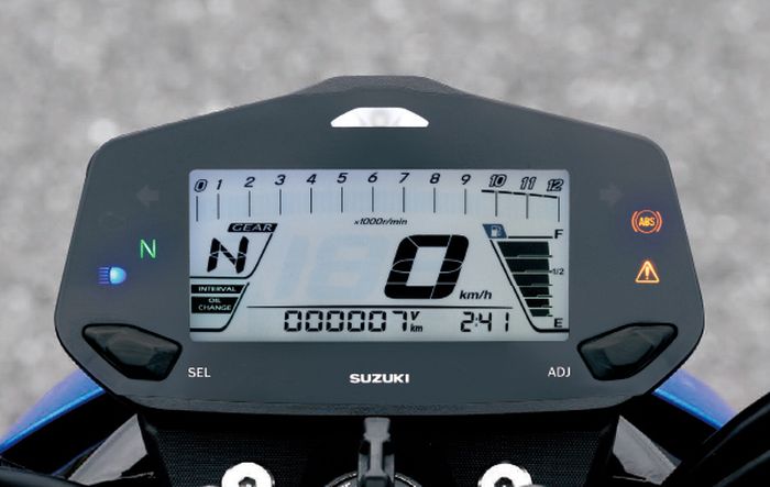 Panel instrumen Suzuki Gixxer 150 sudah full digital.