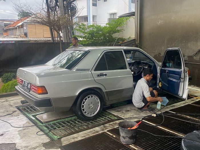 Cuci mobil sebaiknya tambahkan wax agar bisa memberikan perlindungan ekstra pada cat mobil