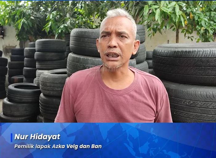 Nur Hidayat, salah satu pedagang pelek dan ban mobil bekas di kampung Banpres, Pedurungan, Semarang
