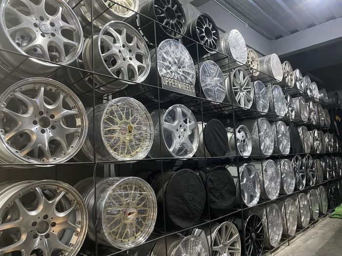 Pelek aftermarket bekas bisa jadi pilihan untuk meningkatkan tampilan eksterior.