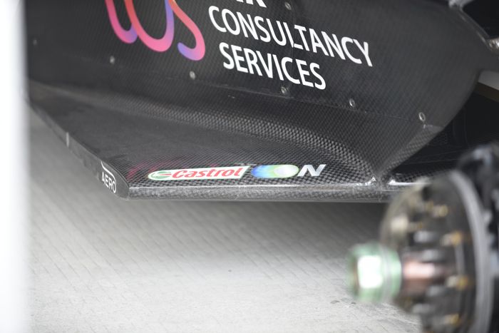 Merek Castrol ON sebagai pelumas khusus mobil listrik