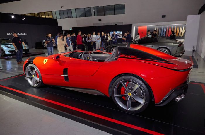 Ferrari Monza SP2 yang dipamerkan di Universo Ferrari pertama di Asia