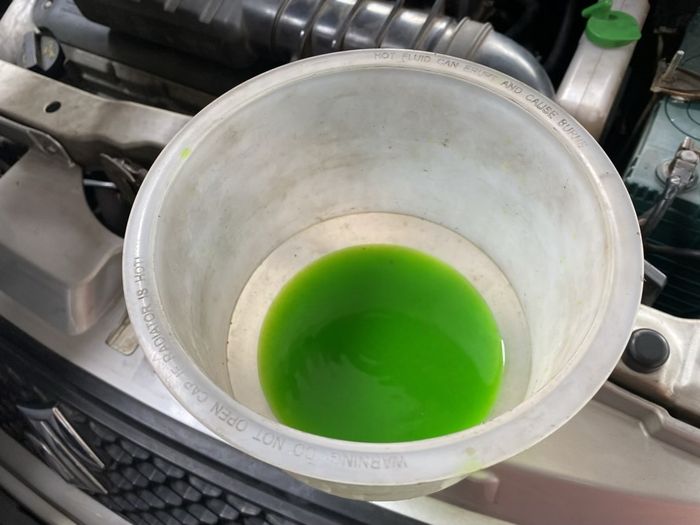 Coolant anteng tanpa ada gelembung pertanda jalur air sudah terisi penuh dan tidak ada angin