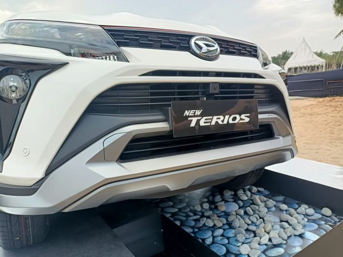 Desain gril dan bumper depan baru New Daihatsu Terios 2023